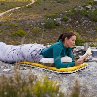 Матрас туристический надувной одноместный Naturehike CNK2550WS033, 183x53x3.5 см, жёлтый, овальный 6977465868138 фото